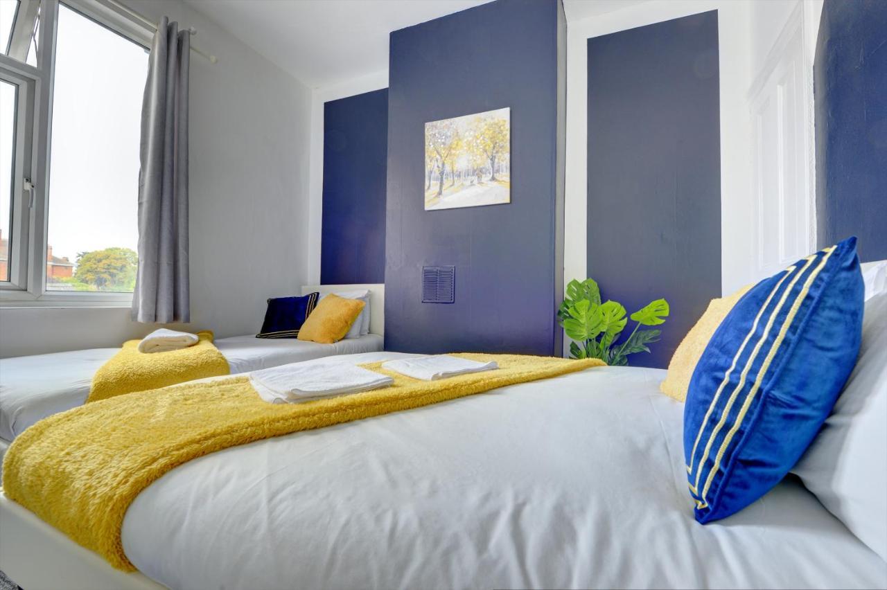 Cheerful 2 Bedroom Home, Sleeps 5 Guest Comfy, 1X Double Bed, 3X Single Beds, Free Parking, Free Wifi, Suitable For Business, Leisure Guest,Coventry, Midlands Exterior foto